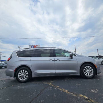 2017 Chrysler Pacifica Touring-L