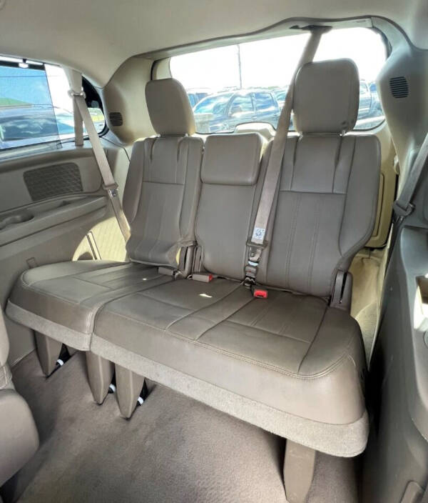 2011 Chrysler Town and Country Touring-L