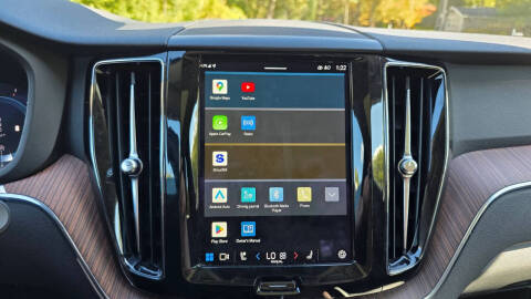 2023 Volvo XC60 B5 Plus Dark Theme