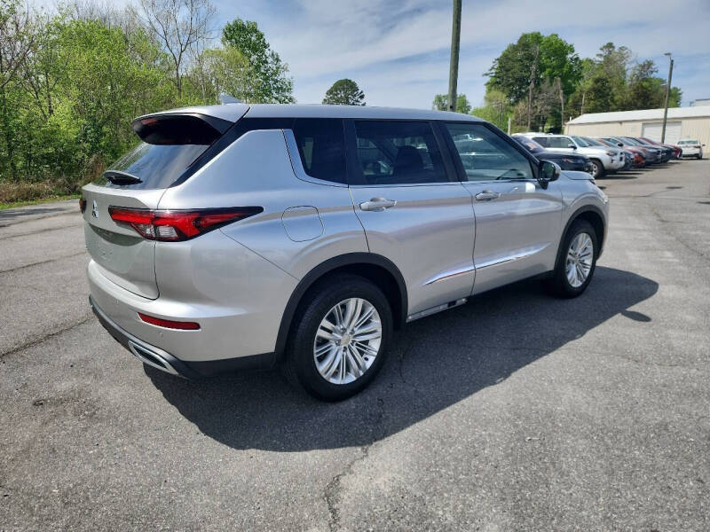 2022 Mitsubishi Outlander ES