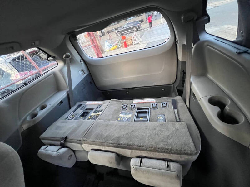 2017 Toyota Sienna LE 8-Passenger