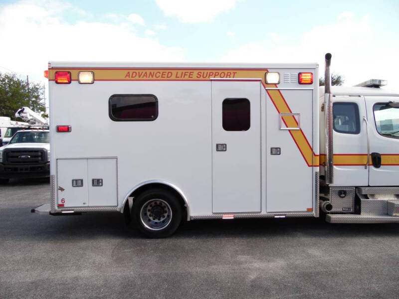 2013 Freightliner M2 106
