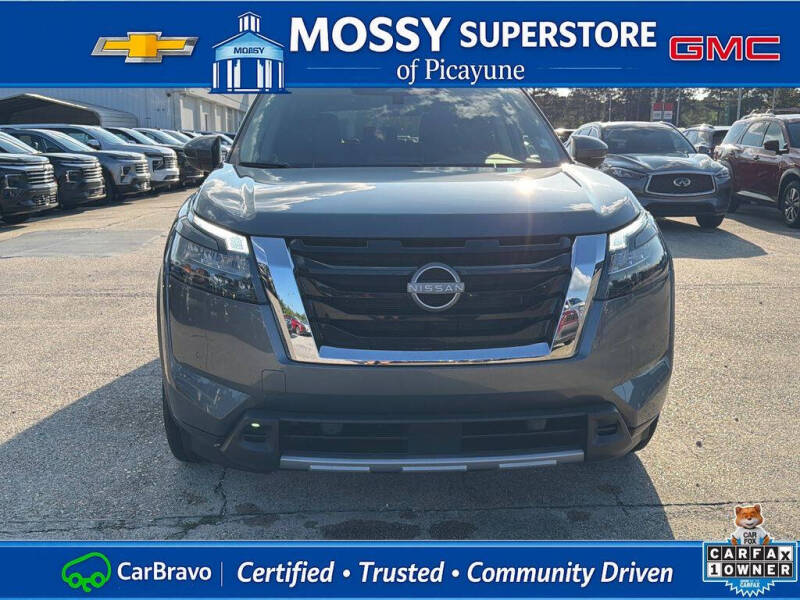 2025 Nissan Pathfinder SL