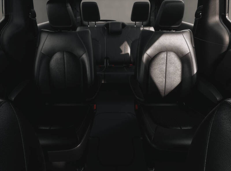 2027 Chrysler Pacifica Select