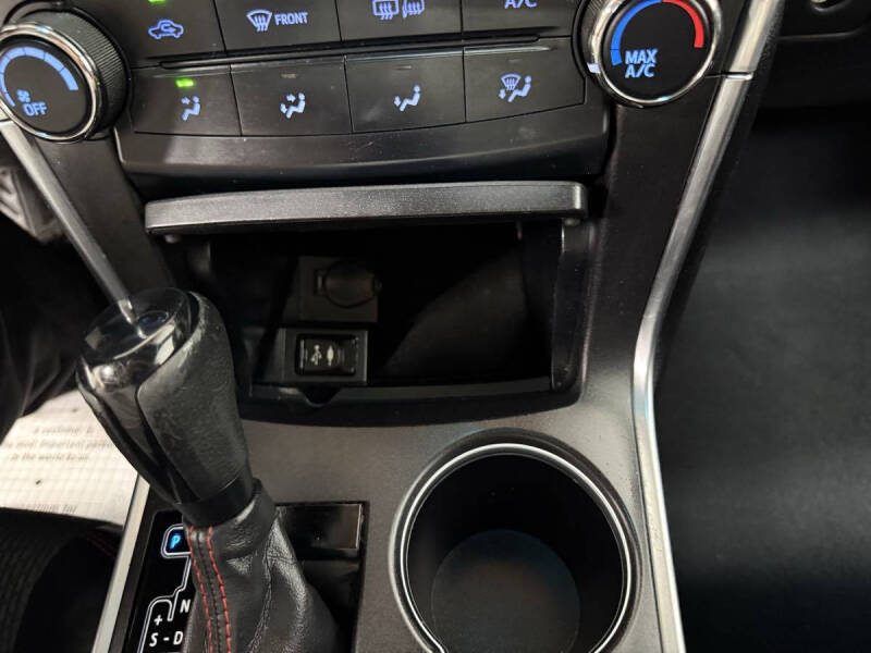 2017 Toyota Camry SE