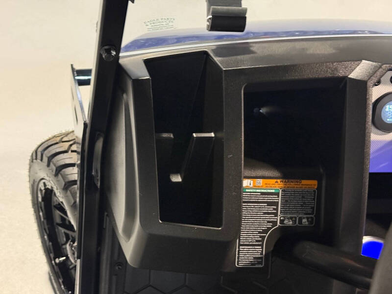 2025 E-Z-GO Express L6