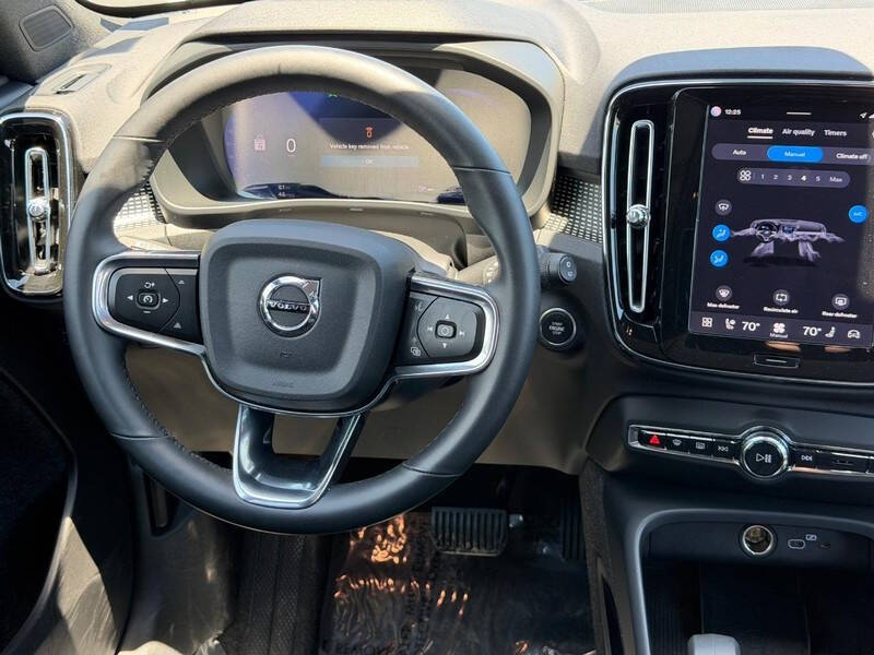 2025 Volvo XC40 B5 Plus Dark Theme