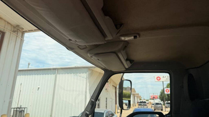2014 Hino 195