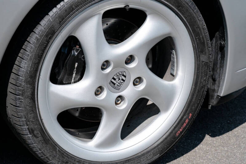 2001 Porsche 911 Carrera