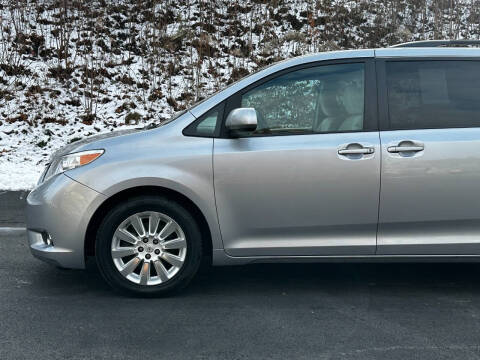 2015 Toyota Sienna LE 7-Passenger