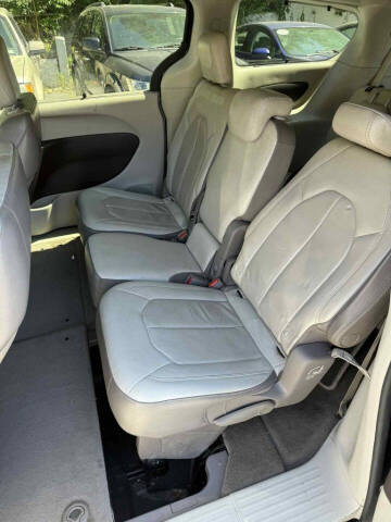 2017 Chrysler Pacifica Touring-L