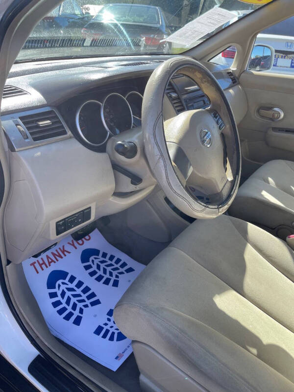 2009 Nissan Versa 1.8 S