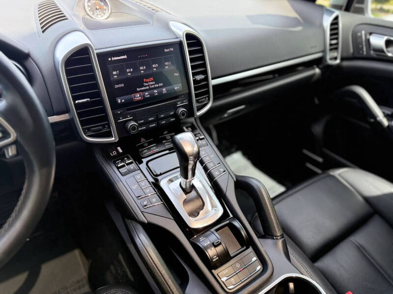 2018 Porsche Cayenne Platinum Edition