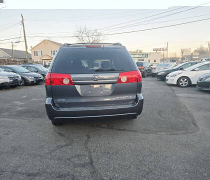 2009 Toyota Sienna LE 7-Passenger