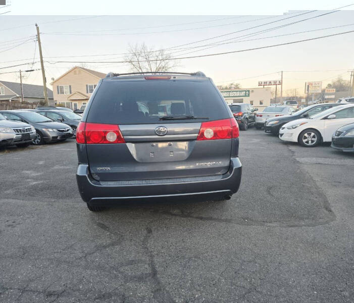 2009 Toyota Sienna LE 7-Passenger