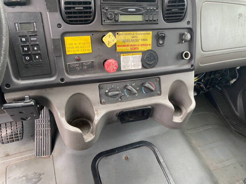 2007 Freightliner M2 106