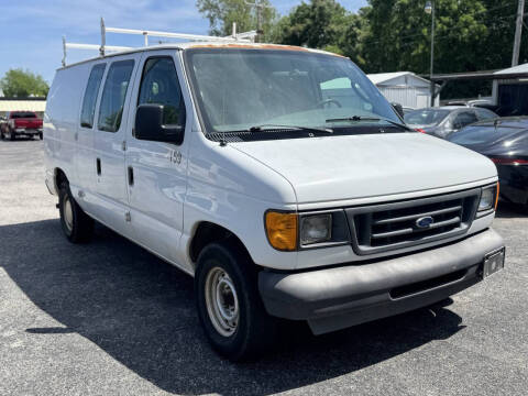 2003 Ford E-Series E-150 Base