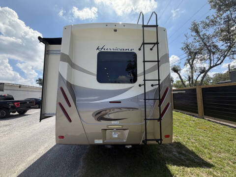 2017 Thor Motor Coach Hurricane