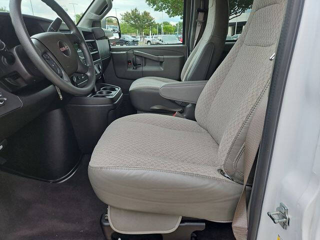 2025 GMC Savana LT 3500