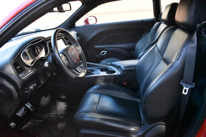 2016 Dodge Challenger SXT Plus