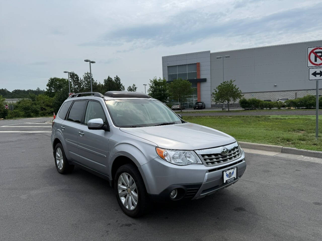 View vehicle photo 4