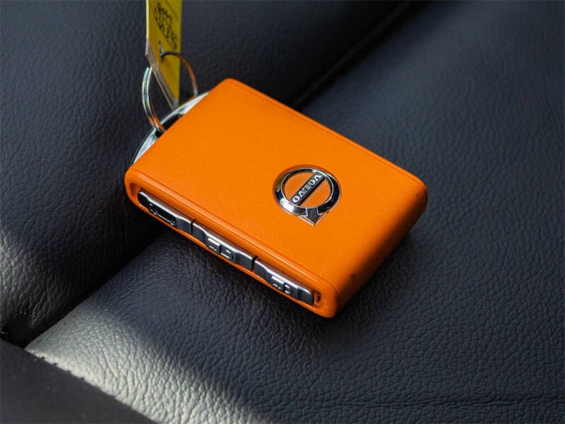 2023 Volvo XC40 B5 Plus Bright Theme