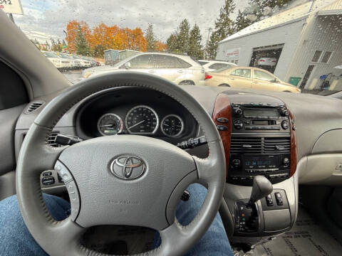 2005 Toyota Sienna XLE 7 Passenger