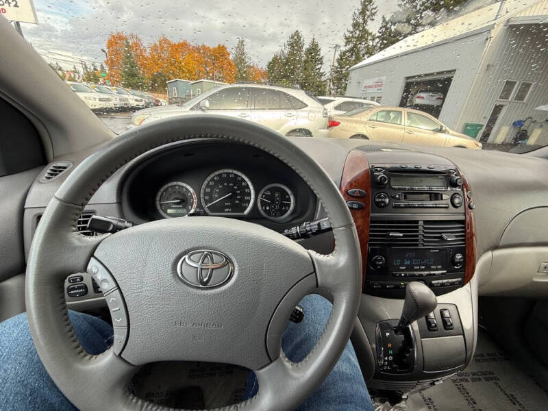 2005 Toyota Sienna XLE 7 Passenger