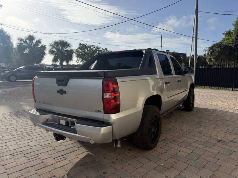2011 Chevrolet Avalanche LTZ