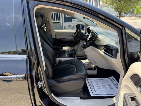 2022 Chrysler Pacifica Touring L