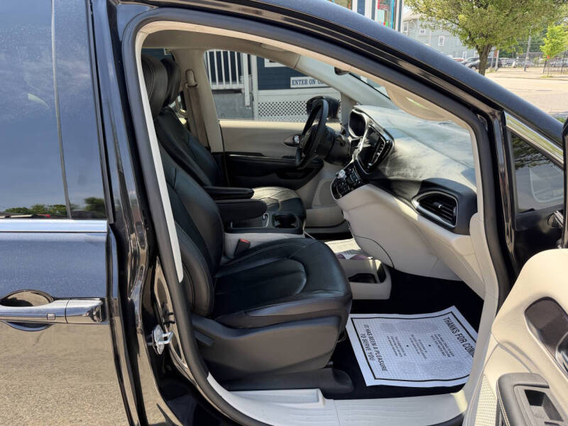 2022 Chrysler Pacifica Touring L