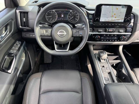 2024 Nissan Pathfinder SL