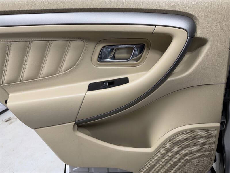 2016 Ford Taurus SE
