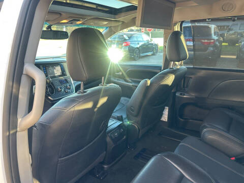 2016 Toyota Sienna SE Premium 8-Passenger