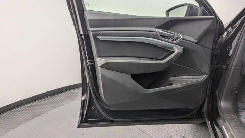 2023 Audi e-tron quattro Premium