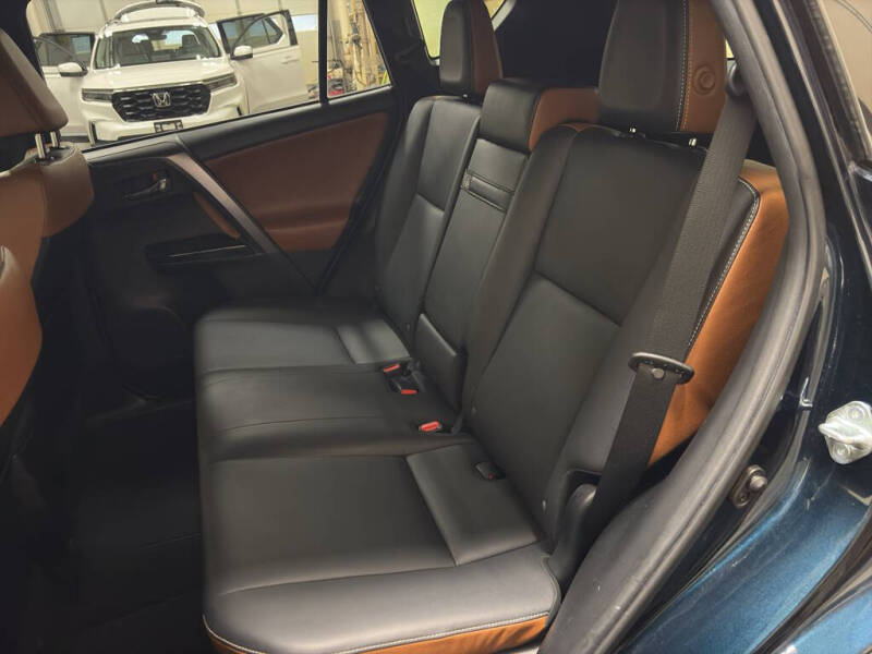 2017 Toyota RAV4 Hybrid SE