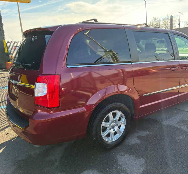 2012 Chrysler Town and Country Touring