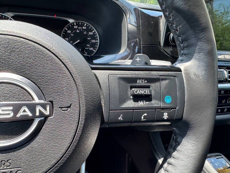 2025 Nissan Pathfinder SL