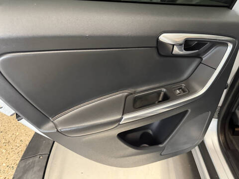 2017 Volvo XC60 T6 Dynamic