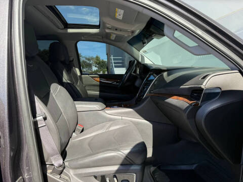 2016 Cadillac Escalade Luxury Collection
