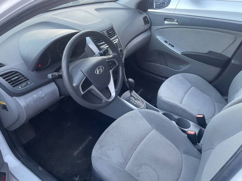 2013 Hyundai Accent GS