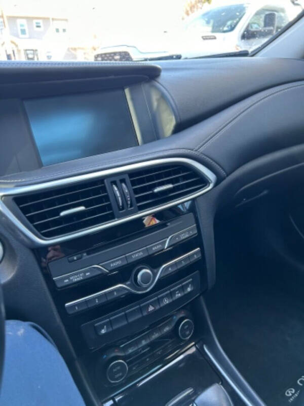 2018 Infiniti QX30 Premium