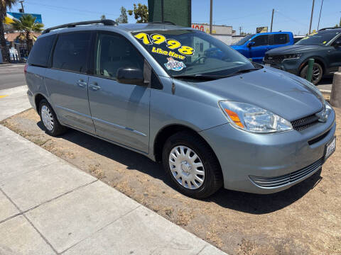 2004 Toyota Sienna LE 7 Passenger