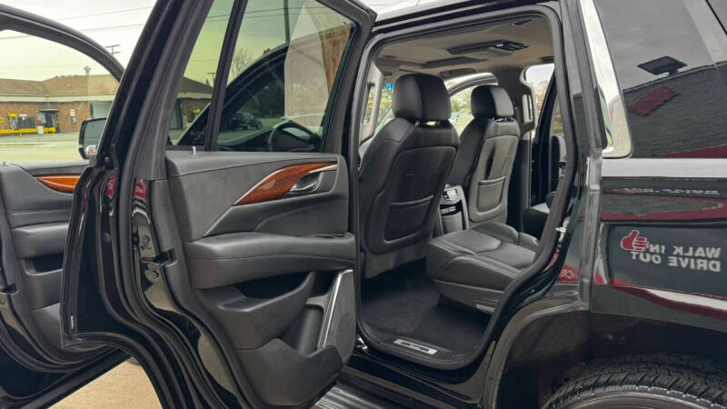 2016 Cadillac Escalade Luxury Collection