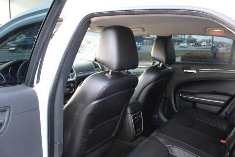 2017 Chrysler 300 Limited