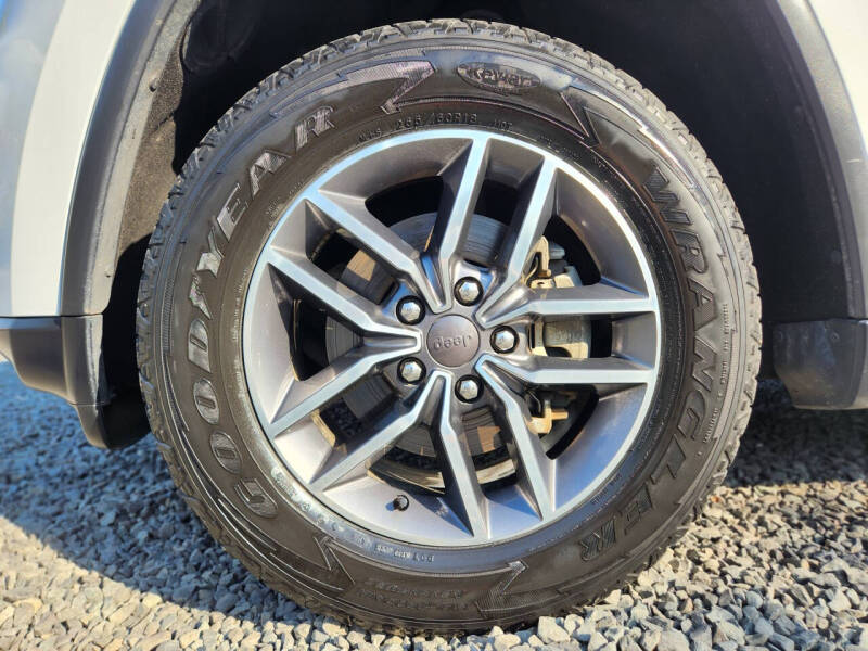 2020 Jeep Grand Cherokee Laredo E