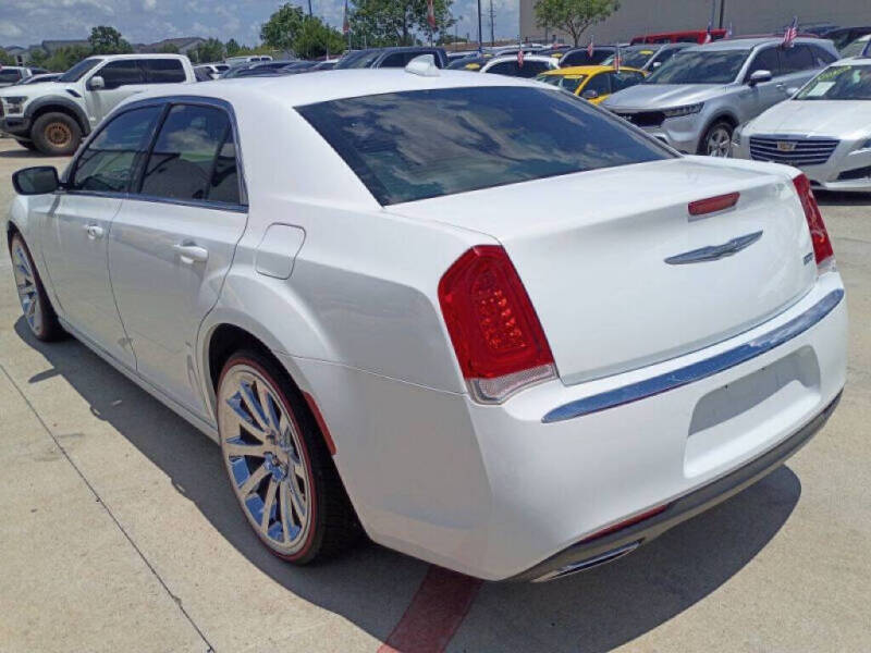 2016 Chrysler 300 Limited