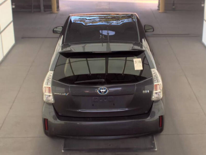 2013 Toyota Prius v Three