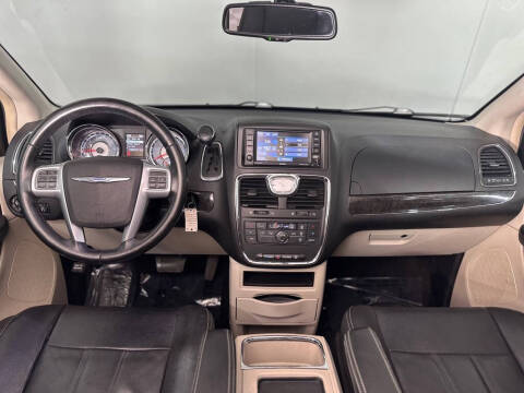 2014 Chrysler Town and Country Touring