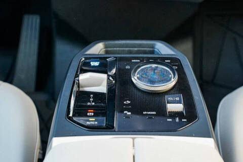 2025 BMW iX xDrive50